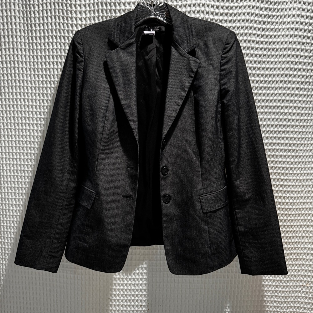 Tahari Classic Black/grey  pinstripe Women's Suit Jacket